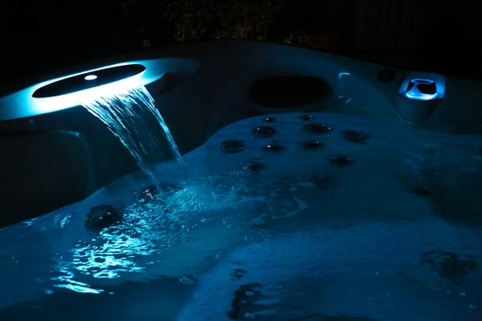 SPA J495 Jacuzzi em Acrílico Com Fechamento e Cobertura Térmica