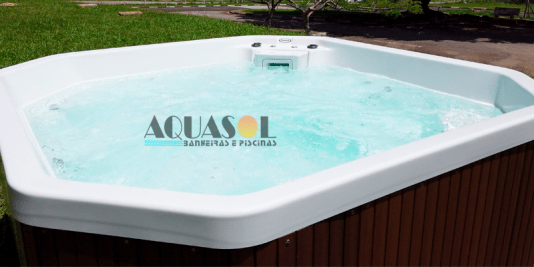 Spa Quadrado Lodge Jacuzzi em Acrílico com Fechamento e Cobertura Térmica
