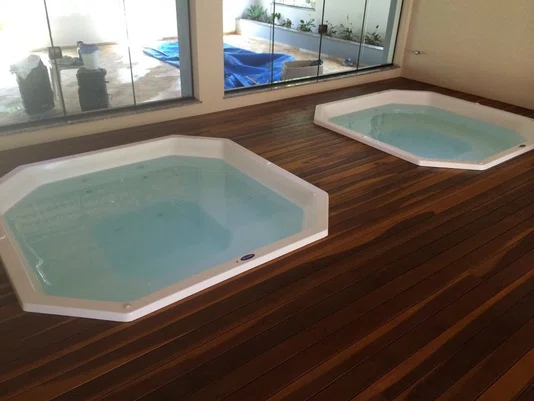 Spa Quadrado Marbella C5 Linha GLOW em Gel Coat c/ Capa e Gerador de Ozônio