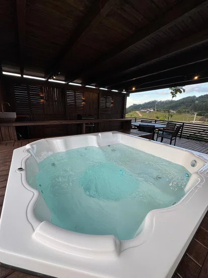Spa Quadrado Marbella Standard Linha ECO em Gel Coat 220V Bifásico
