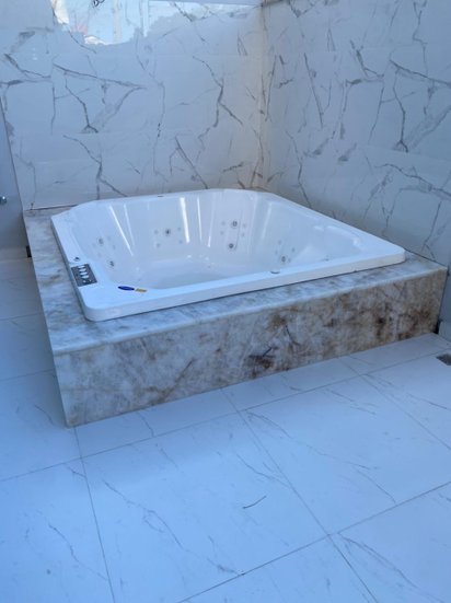 Spa Quadrado Marbella Standard Linha INNOVA em Gel Coat 220V Bifásico