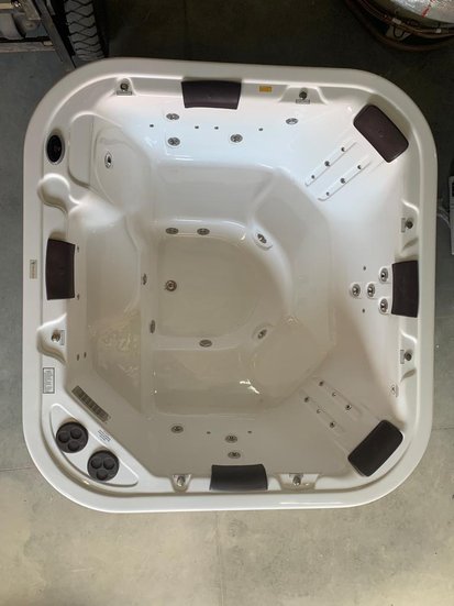 Spa Quadrado Maverick Diamante em Gel Coat
