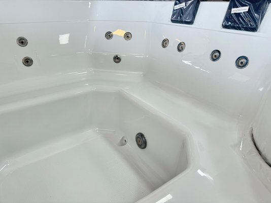 Spa Quadrado Meridian Fit Jacuzzi em Acrílico Com Cobertura Térmica