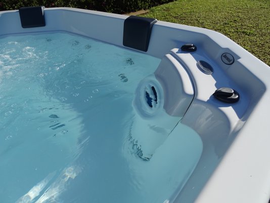 Spa Quadrado Meridian Plus Jacuzzi em Acrílico Com Cobertura Térmica