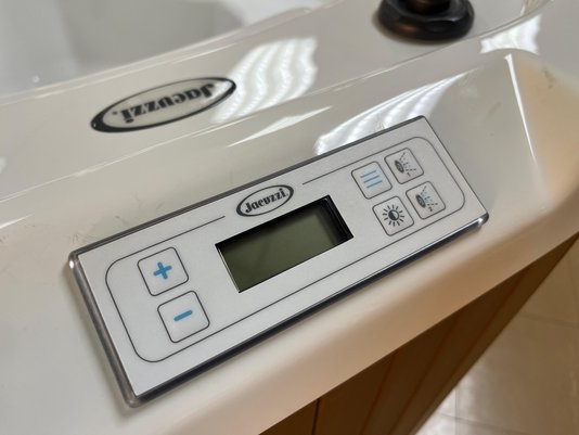 Spa Quadrado Meridian Plus Jacuzzi em Acrílico Com Cobertura Térmica