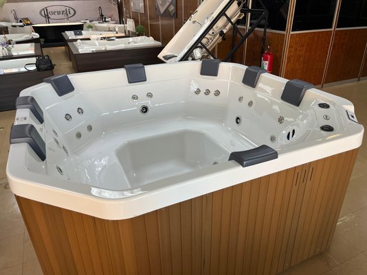 Spa Quadrado Meridian Plus Jacuzzi em Acrílico Com Cobertura Térmica