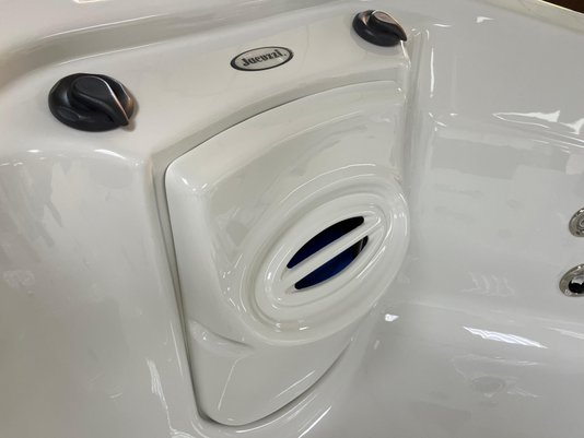 Spa Quadrado Meridian Plus Jacuzzi em Acrílico Com Cobertura Térmica