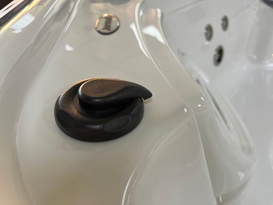 Spa Quadrado Meridian Plus Jacuzzi em Acrílico com Fechamento e Cobertura Térmica