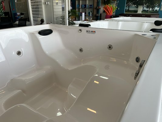 Spa Quadrado Multifibra em Gel Coat Padrão