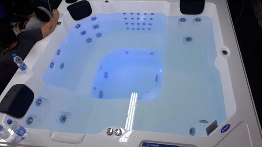 Spa Hidromassagem Quadrado Toledo Slim em Gel Coat