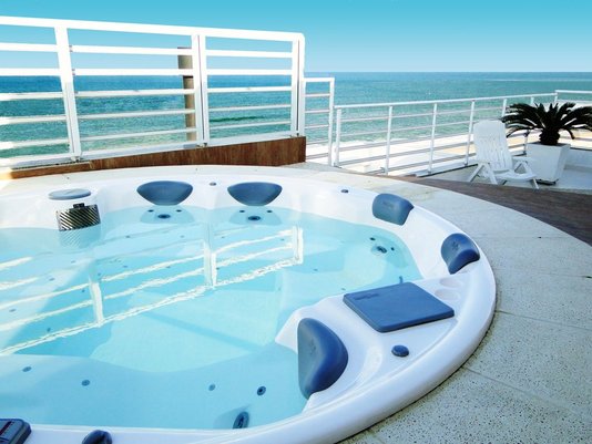 Spa Redondo Jurerê Slim Plus em Gel Coat