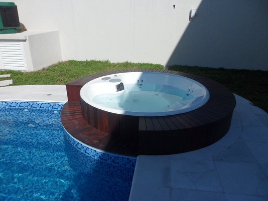 Spa Redondo Maresia Slim Plus em Gel Coat