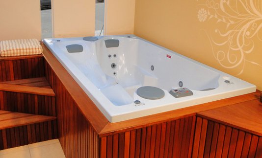 Spa Retangular Batel Esmeralda em Gel Coat