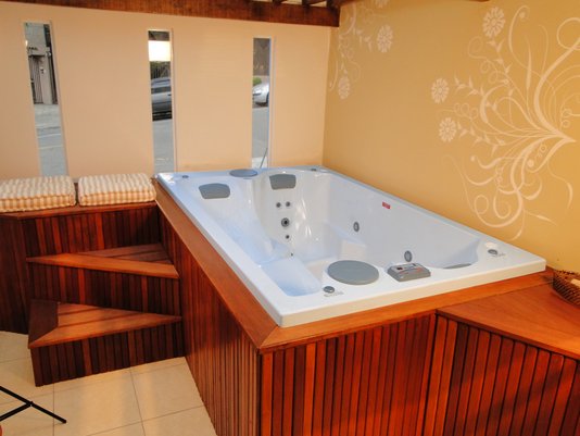 Spa Retangular Batel Esmeralda em Gel Coat