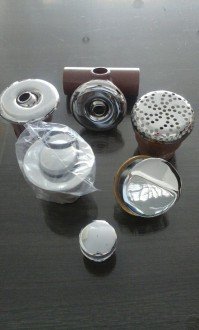 Kit dispositivos de banheira: 1 Valvula de saída + 1 Válvula de entrada + 1 Sucção + 1 Regulador de Jatos + 4 dispositivo hidro transversal + e 2 dispositivo hidro reto