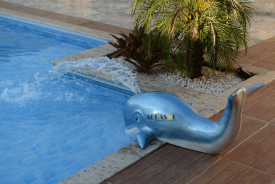 Cascata Baleia Móvel em Fibra de Vidro para Piscinas