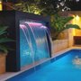 Cascata de Embutir em Fibra de Vidro Com Bico de Inóx e Iluminação de Led